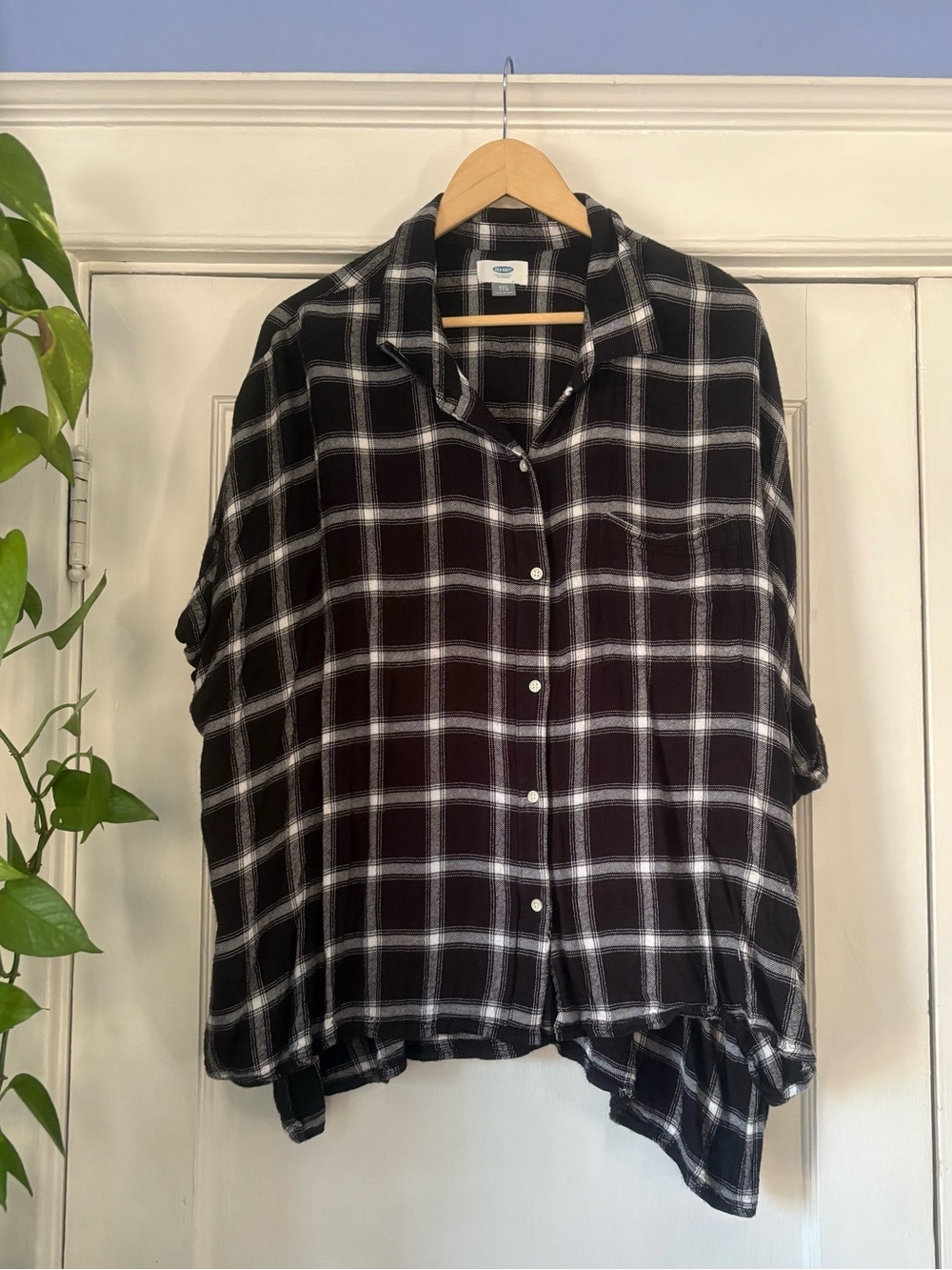Old Navy Black & White Boxy Plaid Button-Down Shirt